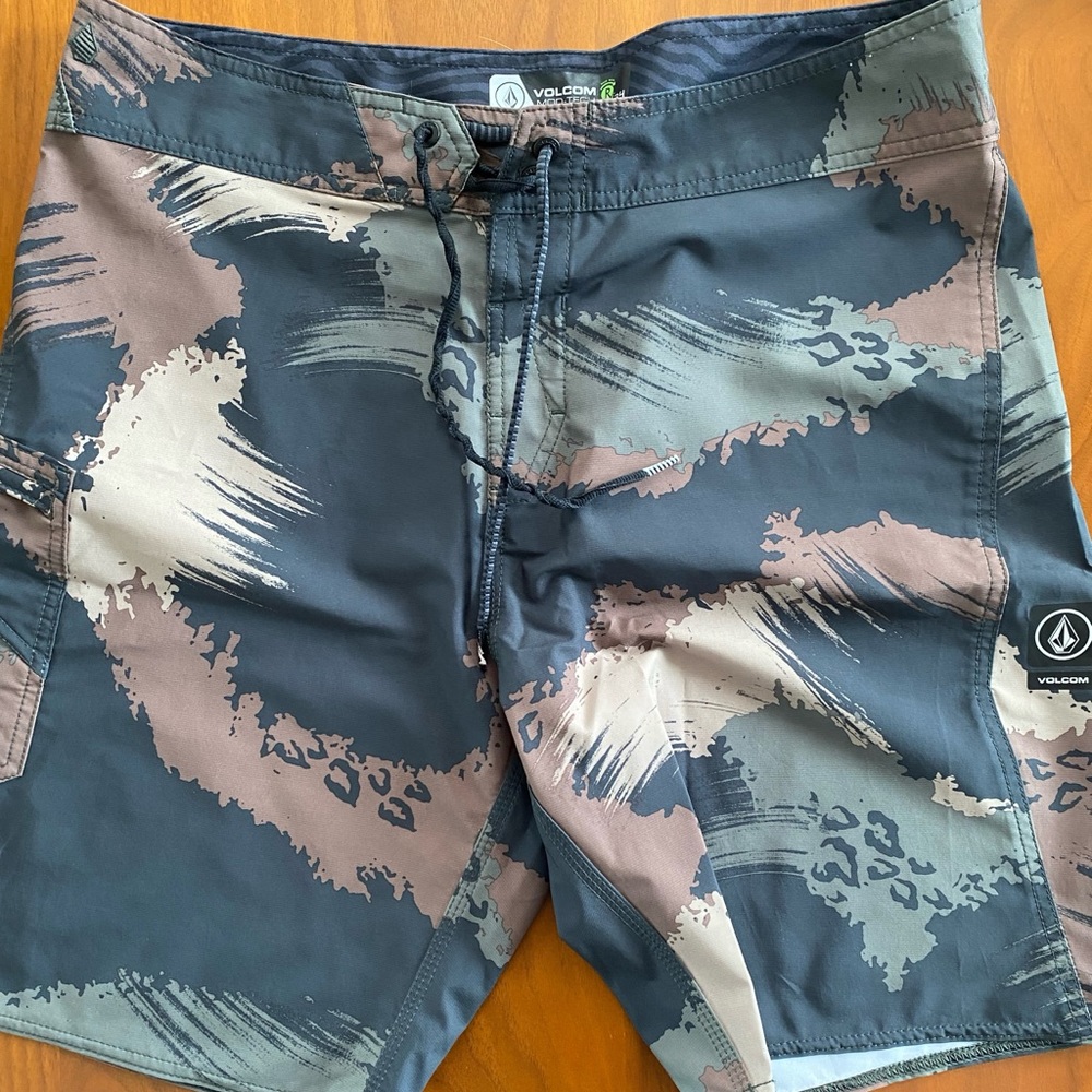 Volcom Black and Green Hybrid Shorts Quick-Dry